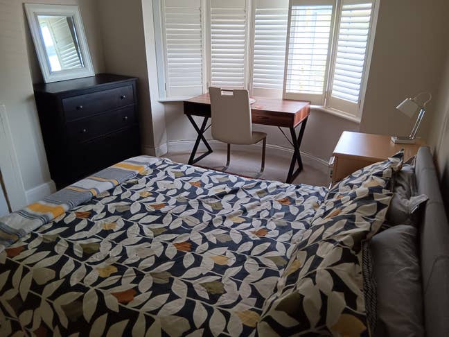 Large double room in Victorian house Main Photo