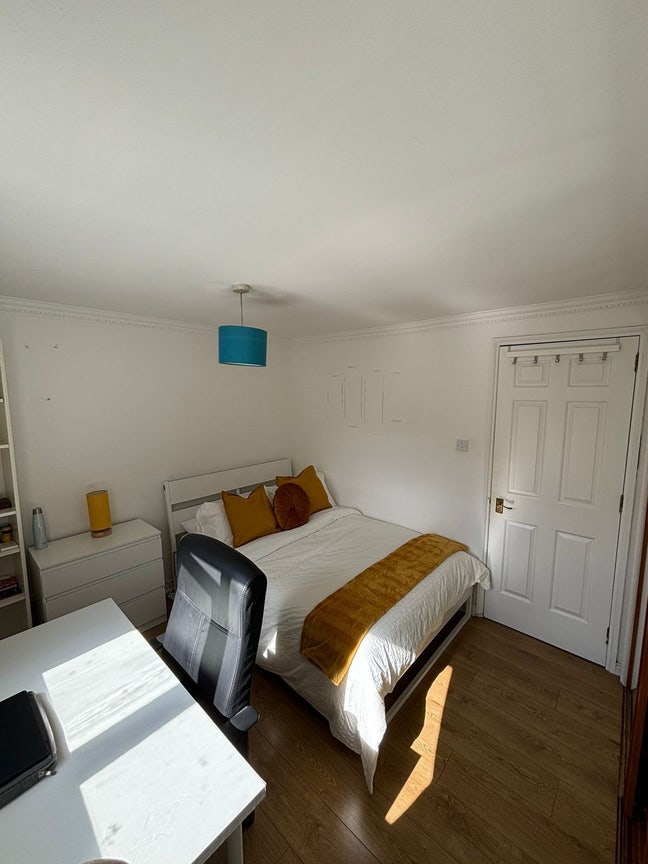 Double bed en-suite to let  Main Photo
