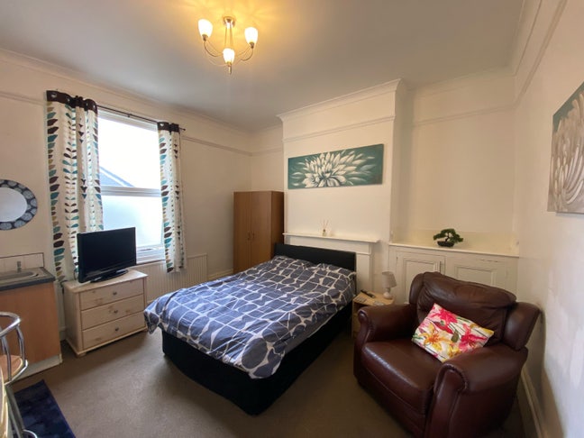  Rooms with small kitchen area close to Teesworks  Main Photo