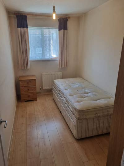 Cozy Single Room – Broadfield (All Bills Inc.) Main Photo