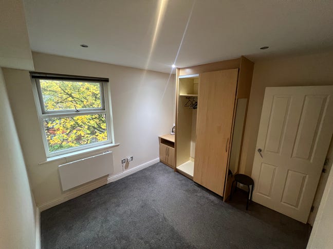 Furnished room in Whalley Range close to city Main Photo