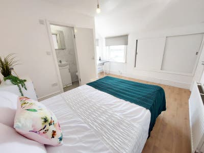 Airy & Spacious En-suite in Palmers Green Main Photo