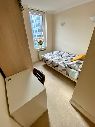 Lovely bright room Main Photo