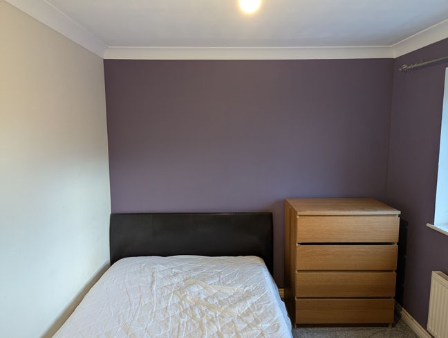 Single large Room Main Photo