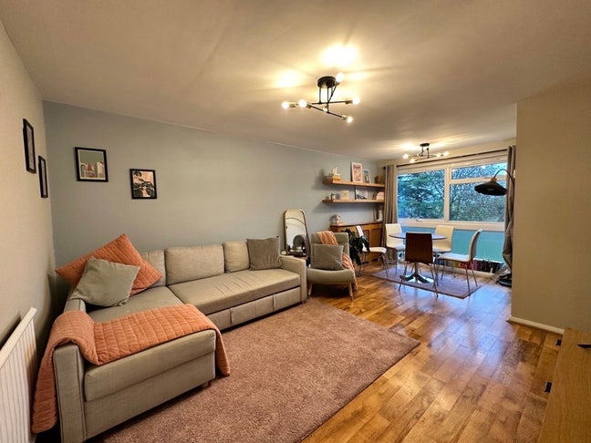 Bright 2 Bed Flat in prime Bromley location  Main Photo