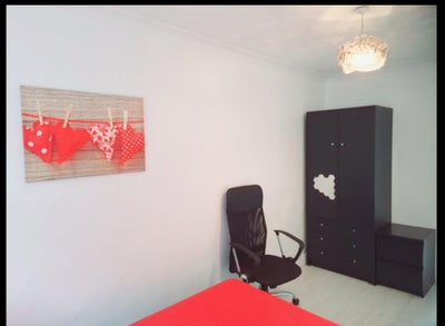 Double Room near Heathrow airport  Main Photo