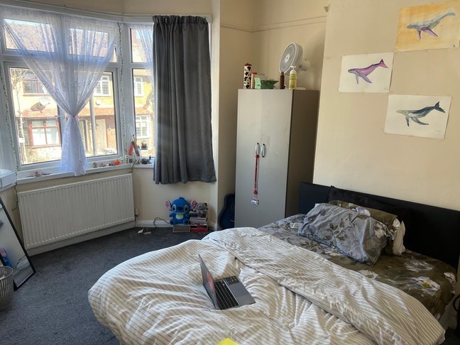 Room for rent in 4 Bed House in Upton Park!! Main Photo