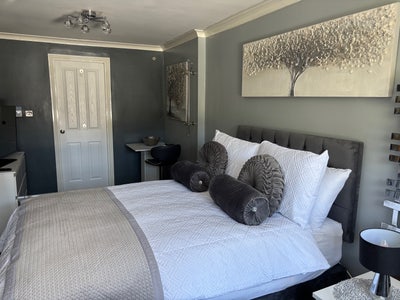 Large Room In Calvert Green &pound;700 Pcm NO DEPOSIT  Main Photo