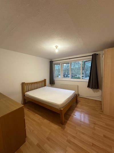 Large double ensuite room Main Photo