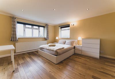 Large double room with private living space  Main Photo