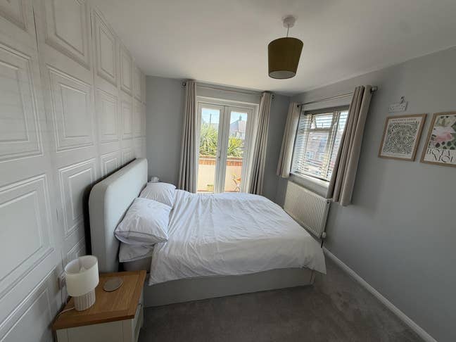 Double bedroom with private balcony Main Photo