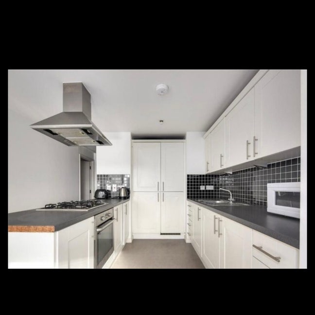 2 double rooms available in 3 bed flat - Stratford Main Photo