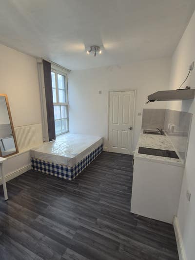 Zero Deposit All Bills Included! Main Photo