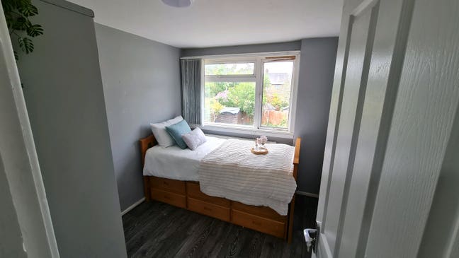 Renovated Bright Room | Bills included  Main Photo