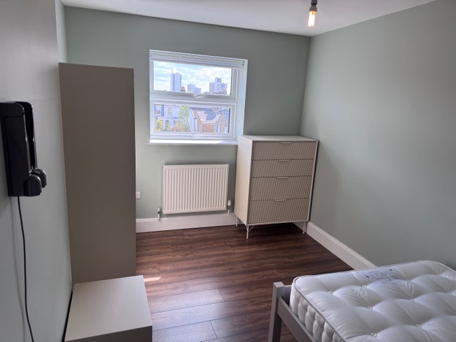 Room available on Batley Place Main Photo