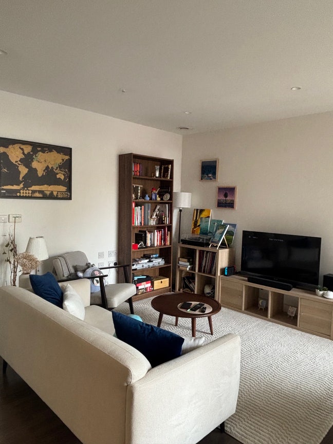 Stylish 1bed flat close to CW for summer interns! Main Photo