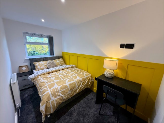 Stunning En-Suite Room in SK3! 10min to station! Main Photo