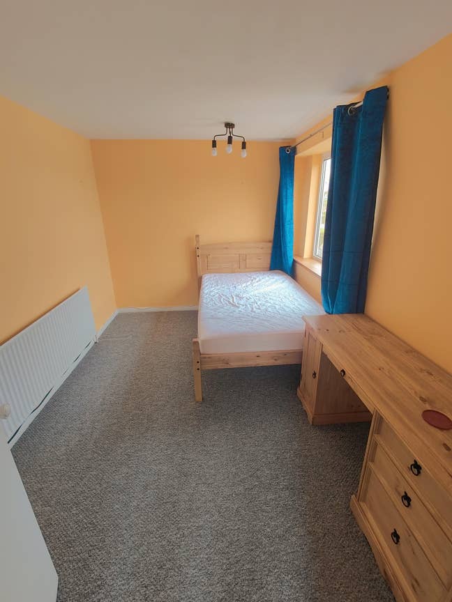 Newly renovated room in a recently refurb house Main Photo