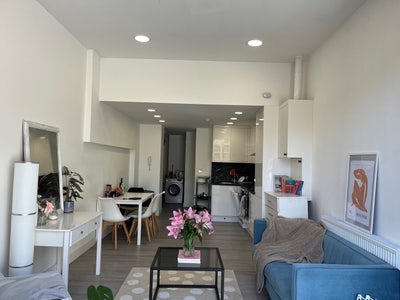 Large Couple’s room takeover + Ensuite  Main Photo