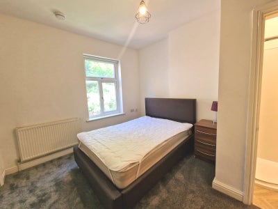 ** Brand New House, En Suites, All Bills Included! Main Photo