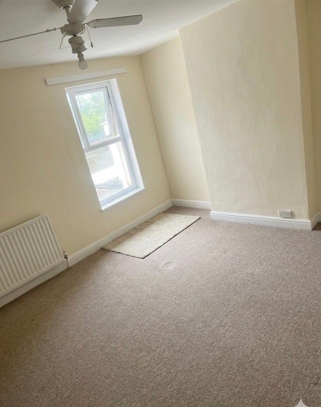 Spacious Double rooms in convenient location Main Photo