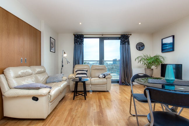 Modern Built Double Room in Shared Flat – E14 Main Photo