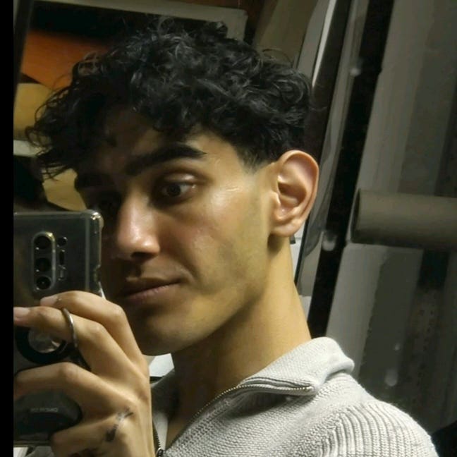 Professional Male seeks a single or double room Main Photo