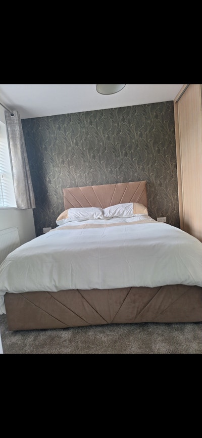 Modern fresh double room and ensuite available  Main Photo