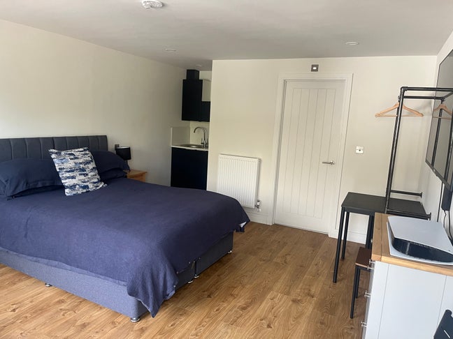 Near Bristol airport 1 bedroom with en-suite  Main Photo