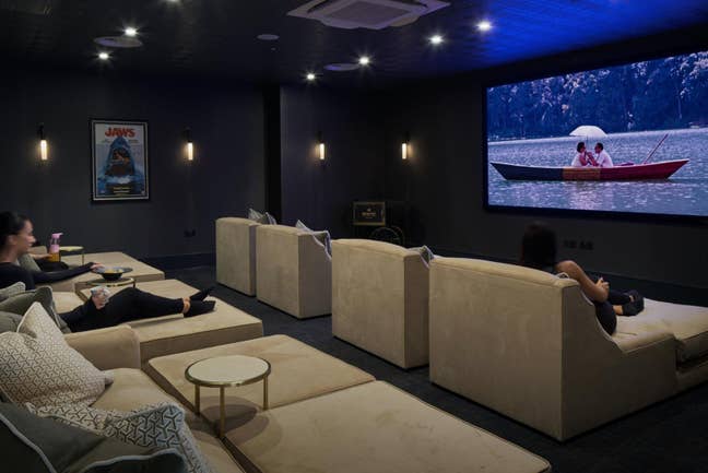 Looking for a professional to take over tenancy  Main Photo