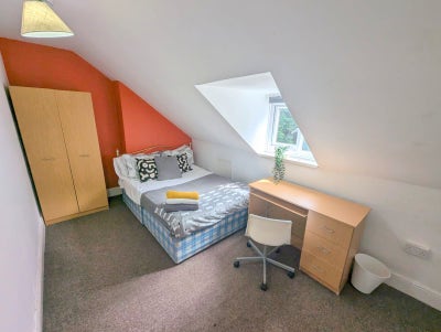 ** Lovely Rooms JQ & City Centre! No Bills to Pay! Main Photo