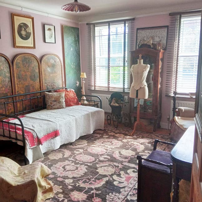 Spacious room in garden flat   Main Photo