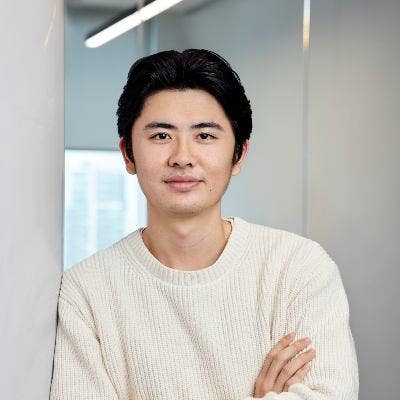 Summer stay in London Main Photo