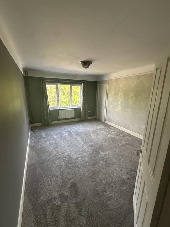 Spacious Double Room with Walk-In Wardrobe – Coope Main Photo