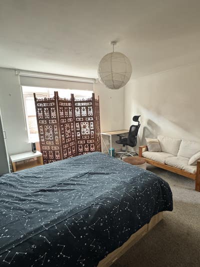 Great room In house with cool people Main Photo