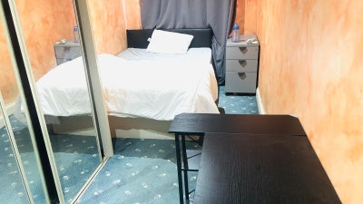 Room available in Ilford near shops and train st  Main Photo