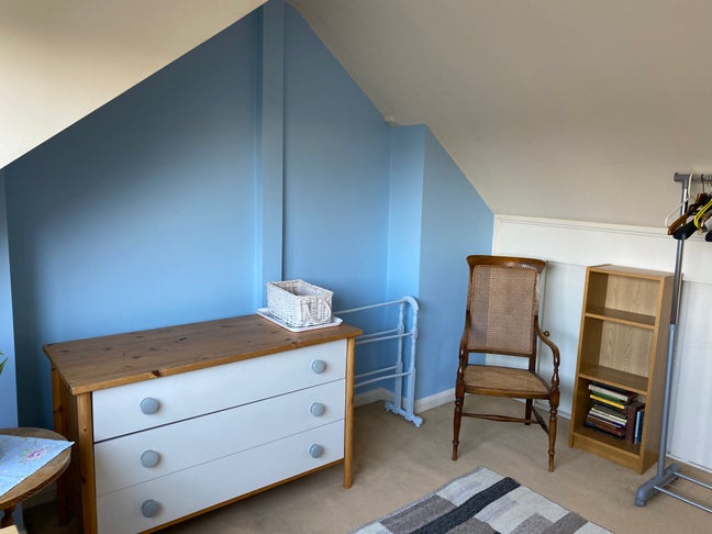 Large L-shaped secluded loft room for Mon-Fri Main Photo
