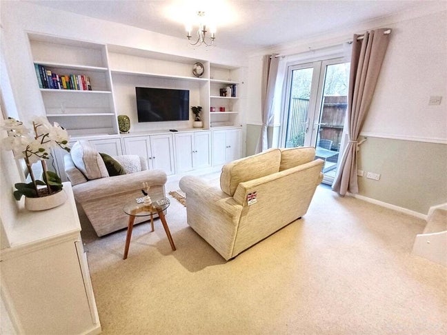 ✨ Double Room in Quiet Professional Home  Main Photo