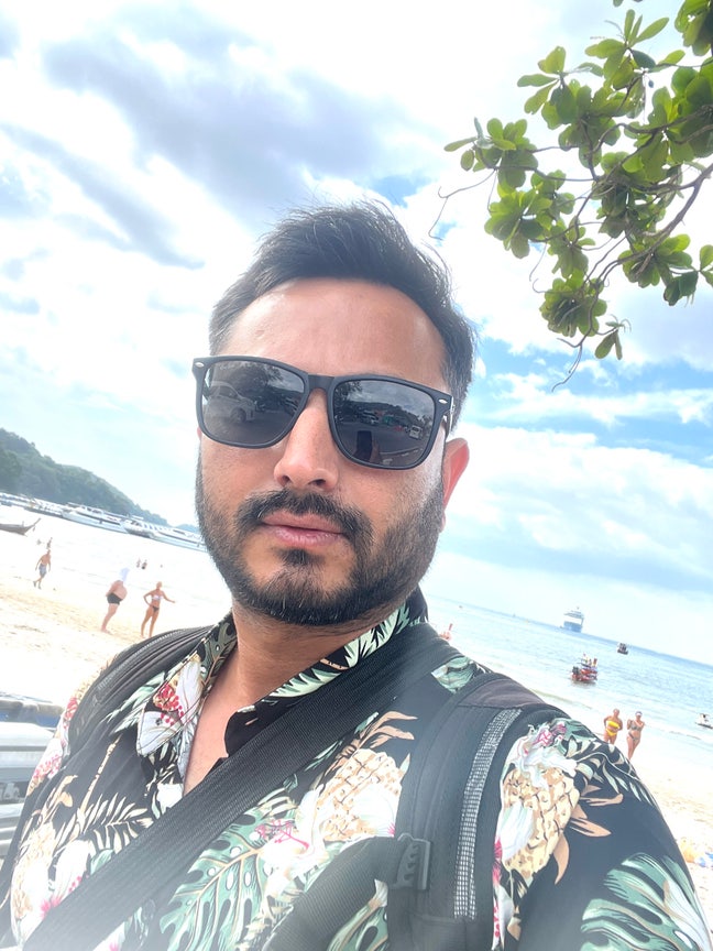 Single professional looking for room Main Photo