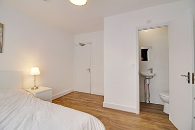 A well Presented Double Room with En Suite Main Photo
