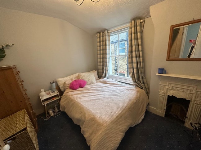 Bright Double Room and Office in Balham Main Photo