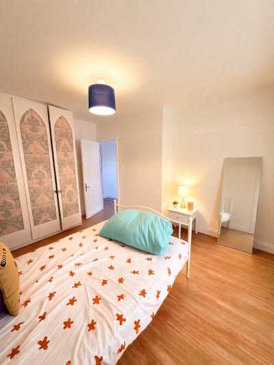 Large Double Room – 15 mins to Watford Junction  Main Photo