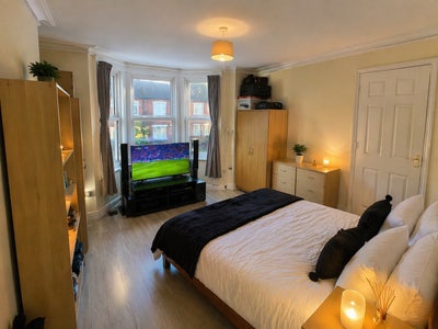 Huge Double All Bills Garden - Fully Furnished Main Photo