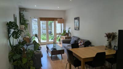 2 rooms available in garden flat Main Photo