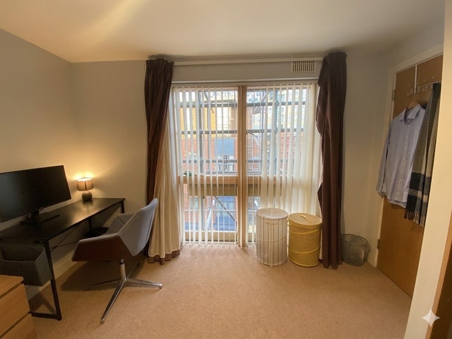 Large double bed room, 2Bed Flat, Broad St. Main Photo