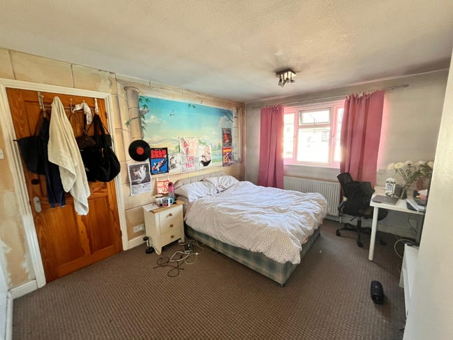 5-bed student house near Kingston University Main Photo