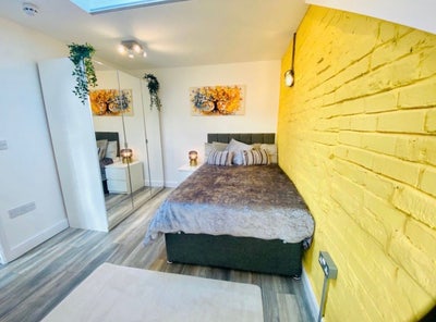 Top floor double room Main Photo