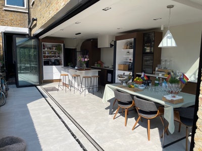 Large Primary bedroom with en-suite  Main Photo