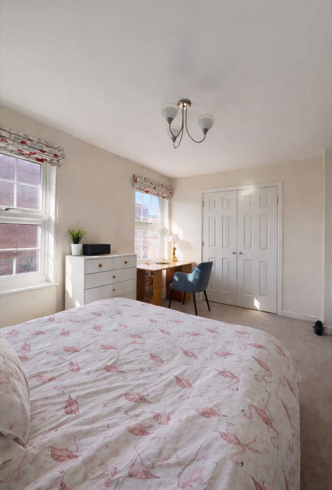 Large En-Suite Room Available Now – Stevenage Main Photo