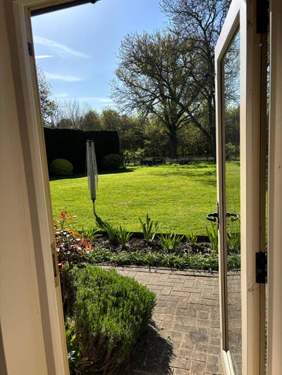 Quiet Double Room Ensuite in beautiful setting. Main Photo